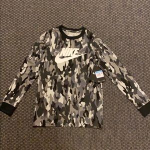 Nike long sleeve boys tee